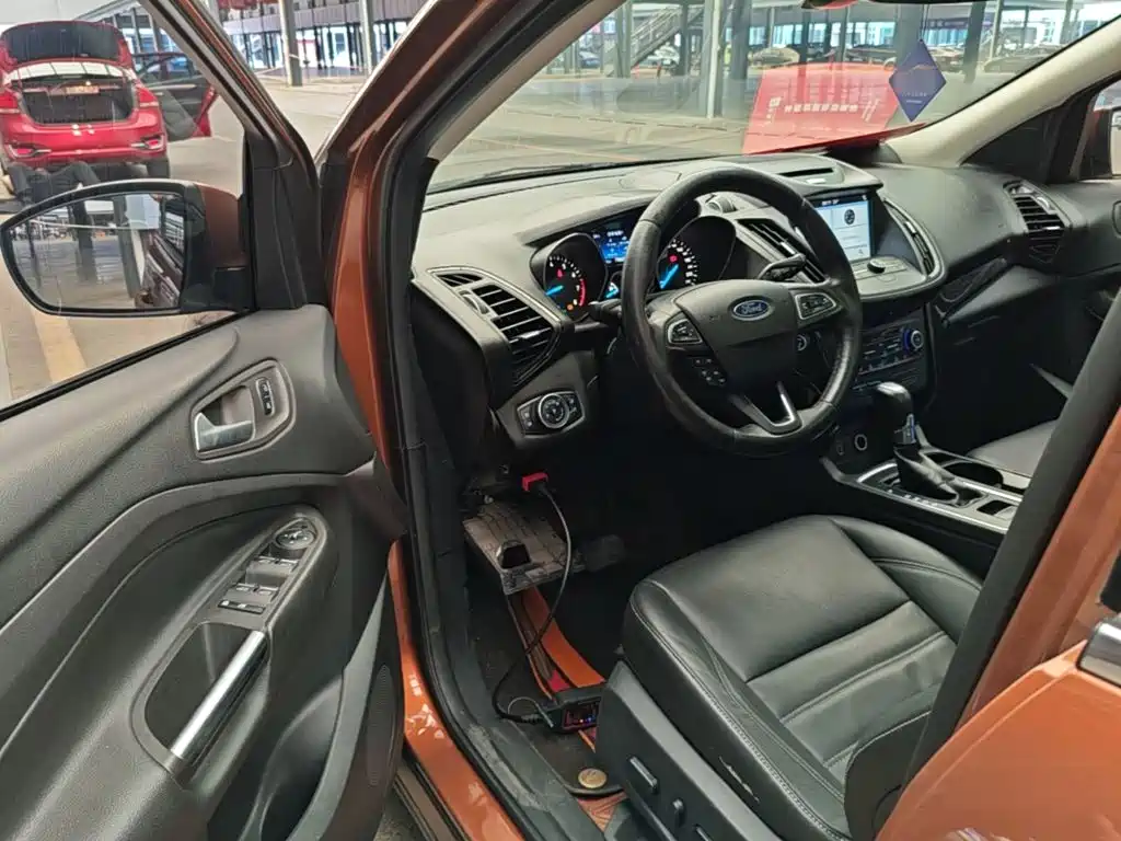 Фото 16 - Ford Kuga