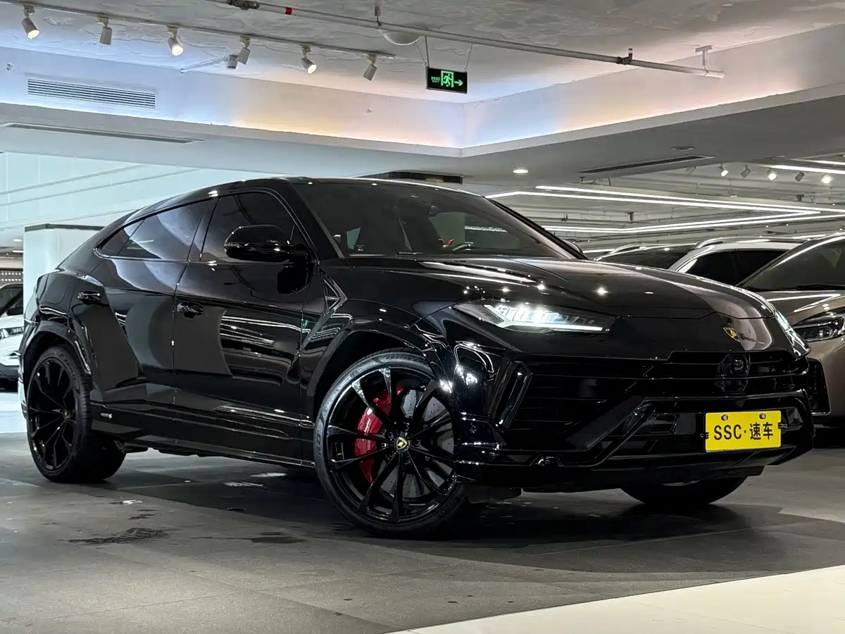 Фото 3 - Lamborghini Urus