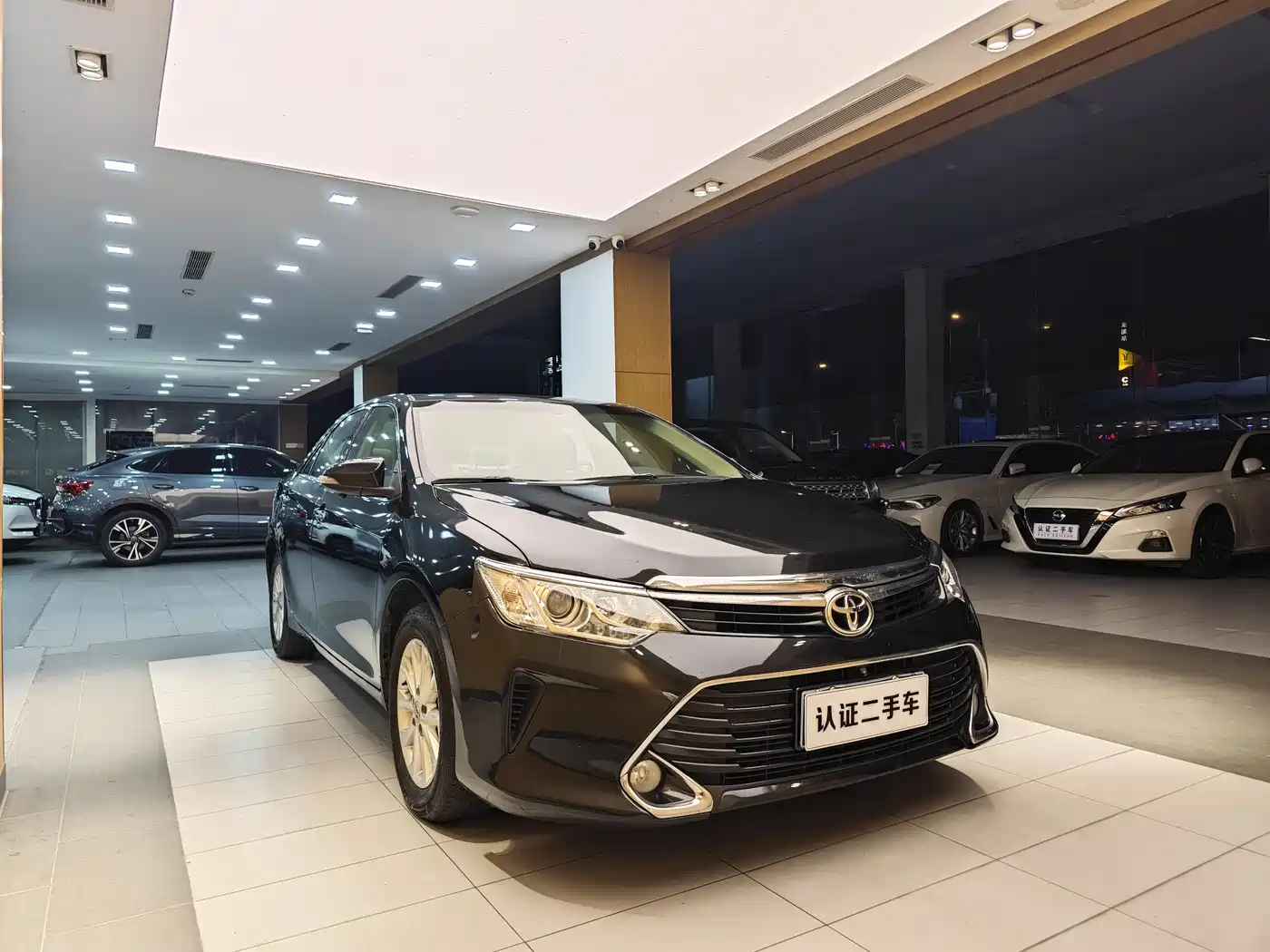 Toyota Camry 2016 2.0E 10th Anniversary Elite Edition фото 5