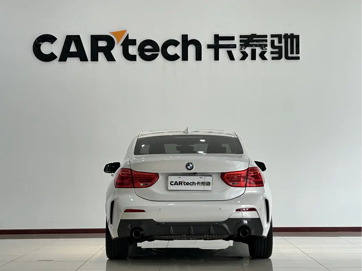 BMW 1 Series 2021 120i M Sport Shadow Edition фото 18