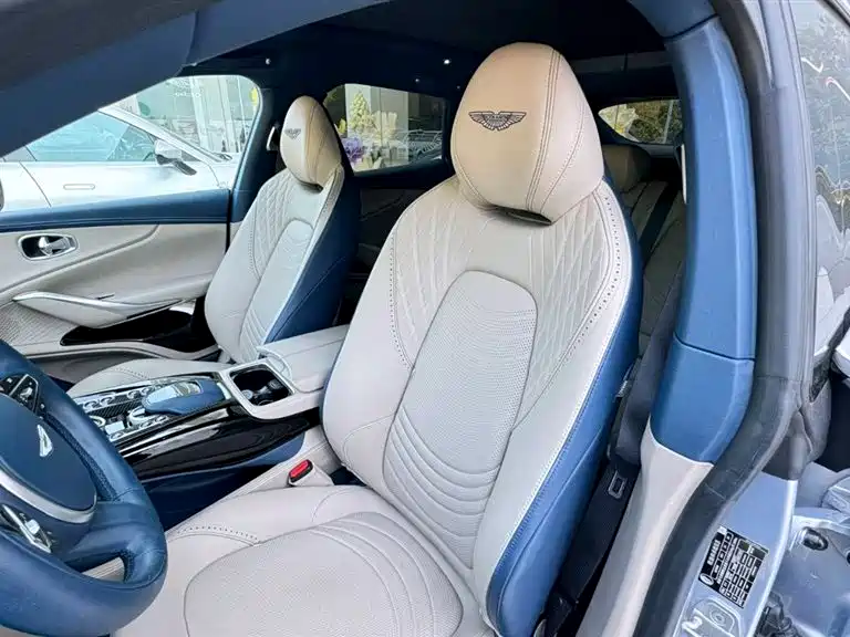 Aston Martin DBX 2023 Model 4.0T V8 707 фото 5