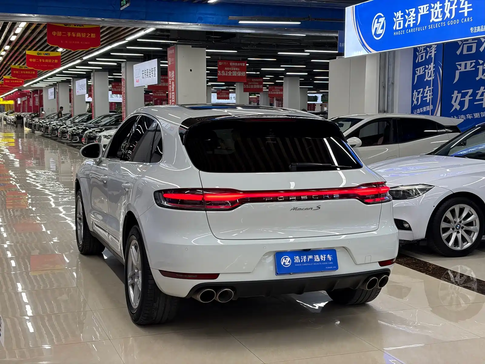 Photo 12 - Porsche Macan