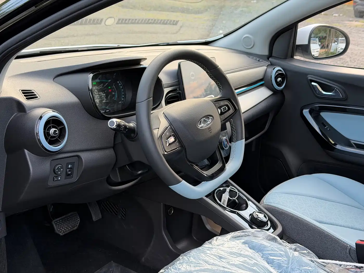 QQ New Energy Little Ant 2026 2024 Facelift Youth Edition 251km True Love 25.05kWh