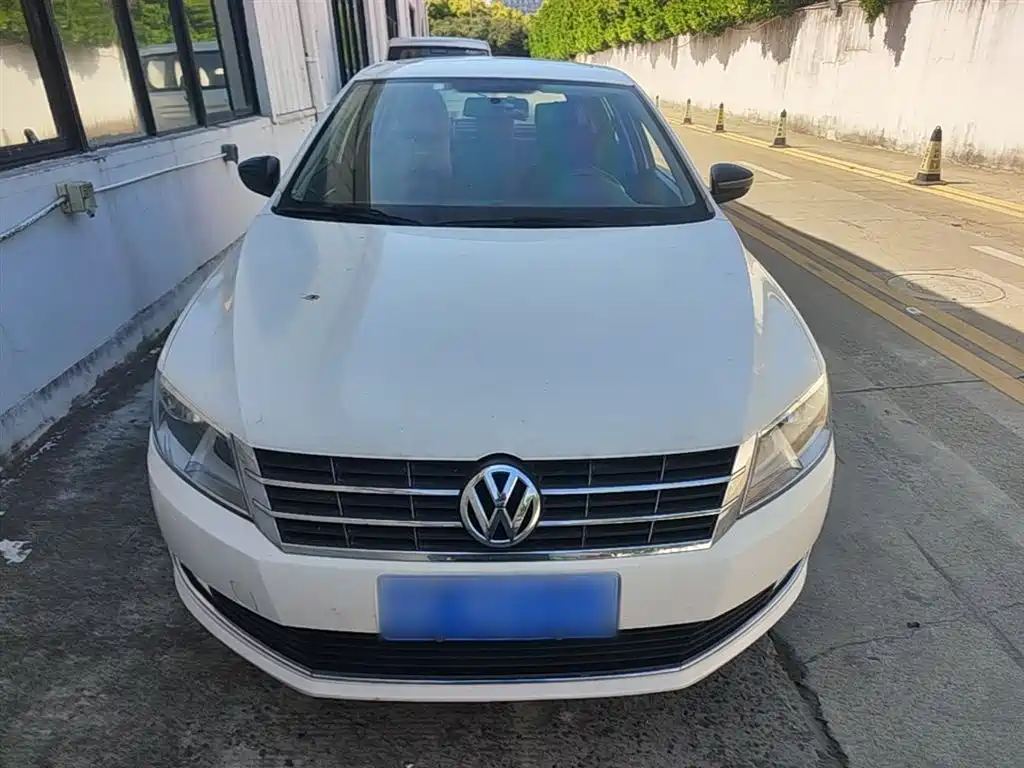 Volkswagen Lavida Tour 2014 1.4TSI Automatic 30th Anniversary Edition фото 24
