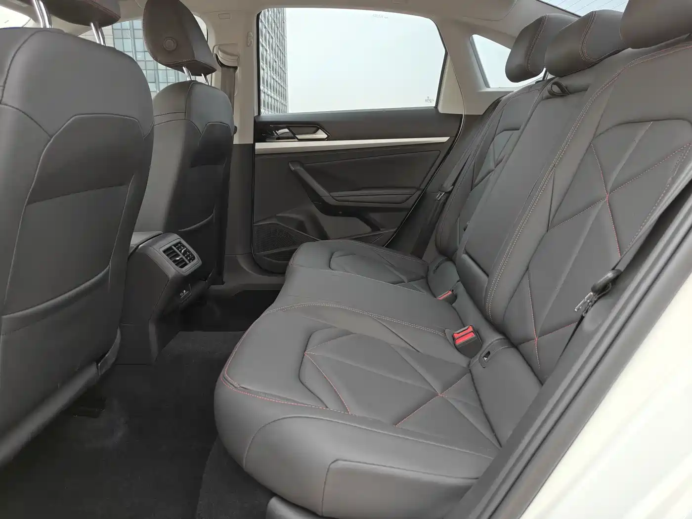 Volkswagen Lavida 2024 Model 300TSI DSG Starlight Leading Edition фото 18