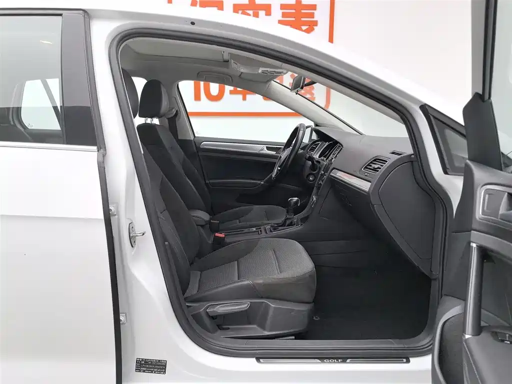 Volkswagen Golf 2018 230TSI Automatic Comfort фото 23