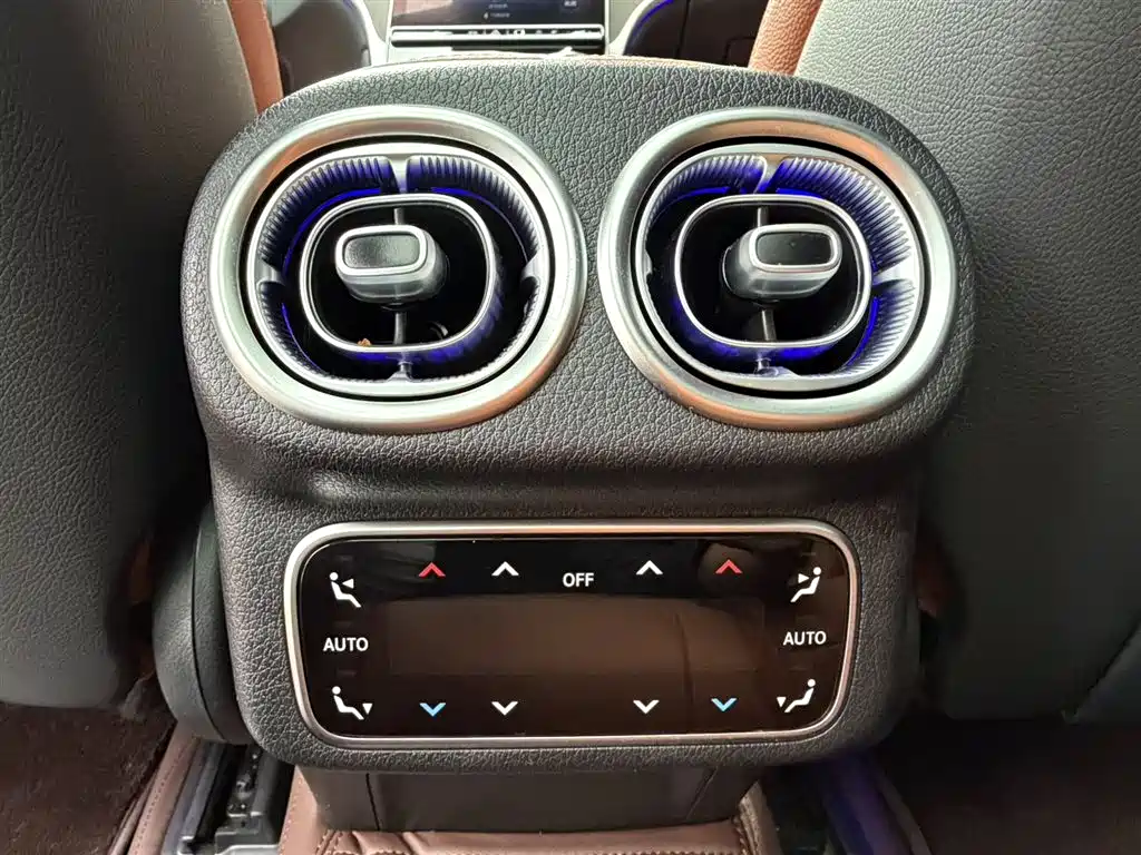 Mercedes-Benz GLC 2023 GLC 300 L 4MATIC Sport 5-Seater фото 6