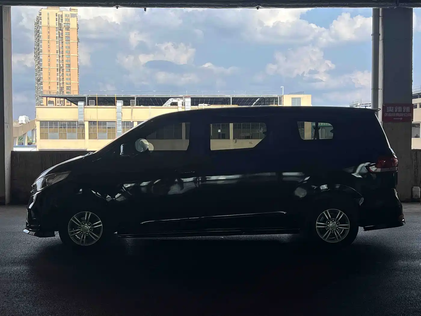 SAIC Maxus Maxus G10 2022 2021 2.0T Manual Elite Edition Diesel 7-Seater