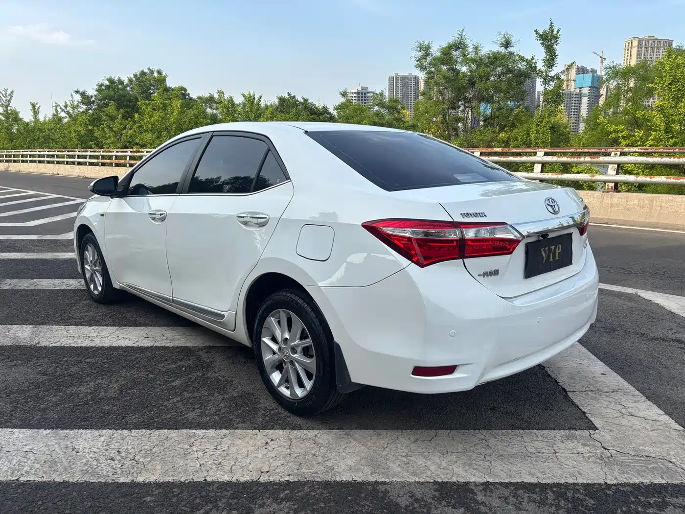 Toyota Corolla 2014 1.6L CVT GL-i Leather Edition фото 7