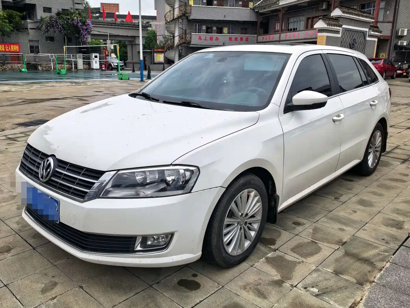 Volkswagen Lavida Tour 2013 1.6L Automatic Comfort