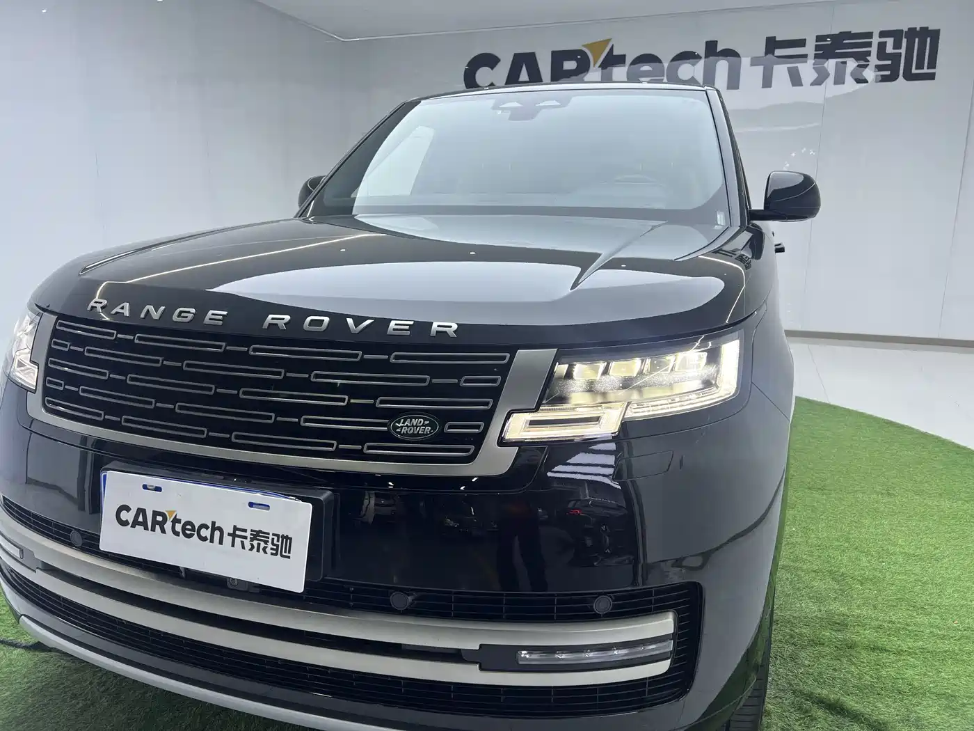 Land Rover Range Rover 2024 3.0 L6 360PS Golden Age Edition фото 29