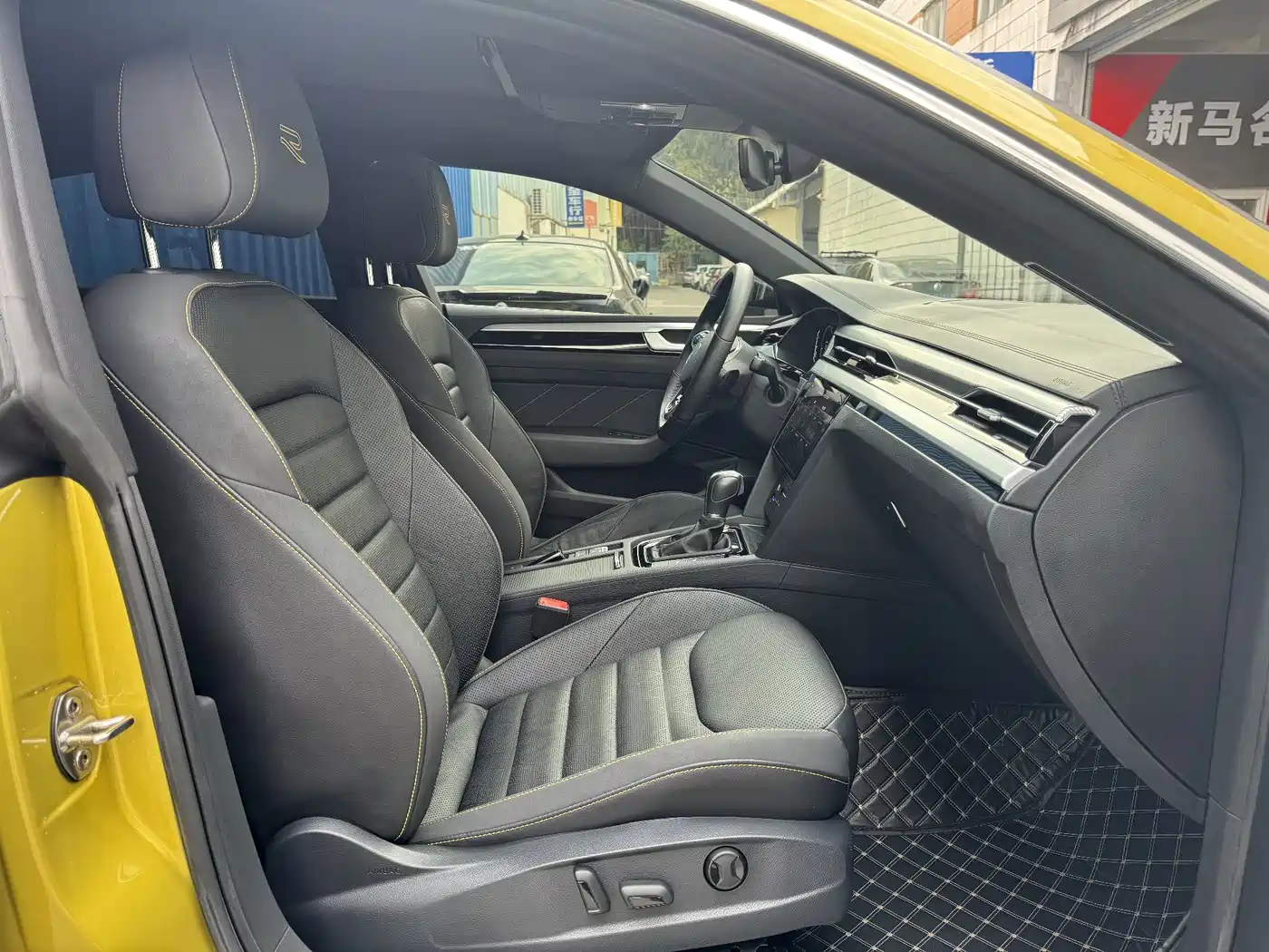 Volkswagen FAW-Volkswagen CC 2021 380TSI Eye-catching Edition 30th Anniversary фото 5