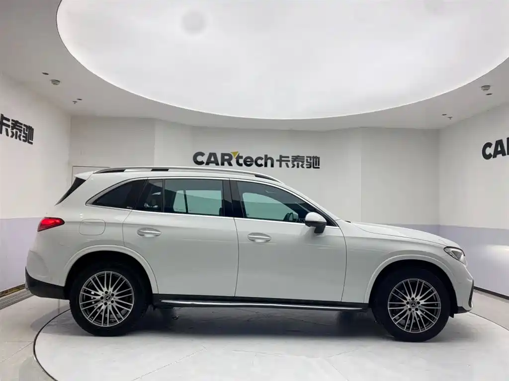 Mercedes-Benz GLC 2023 GLC 300 L 4MATIC Sport 5-Seater фото 4