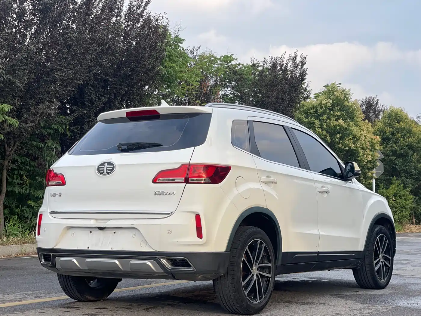 Besturn X40 2017 2017 1.6L Auto Premium