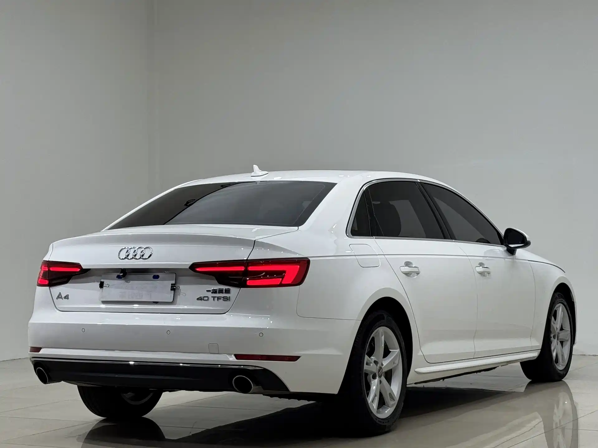 Фото 6 - Audi A4L