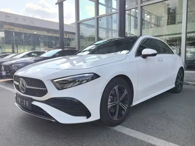 Mercedes-Benz A-Class 2024 A 200 L Fashion Edition — фото 1