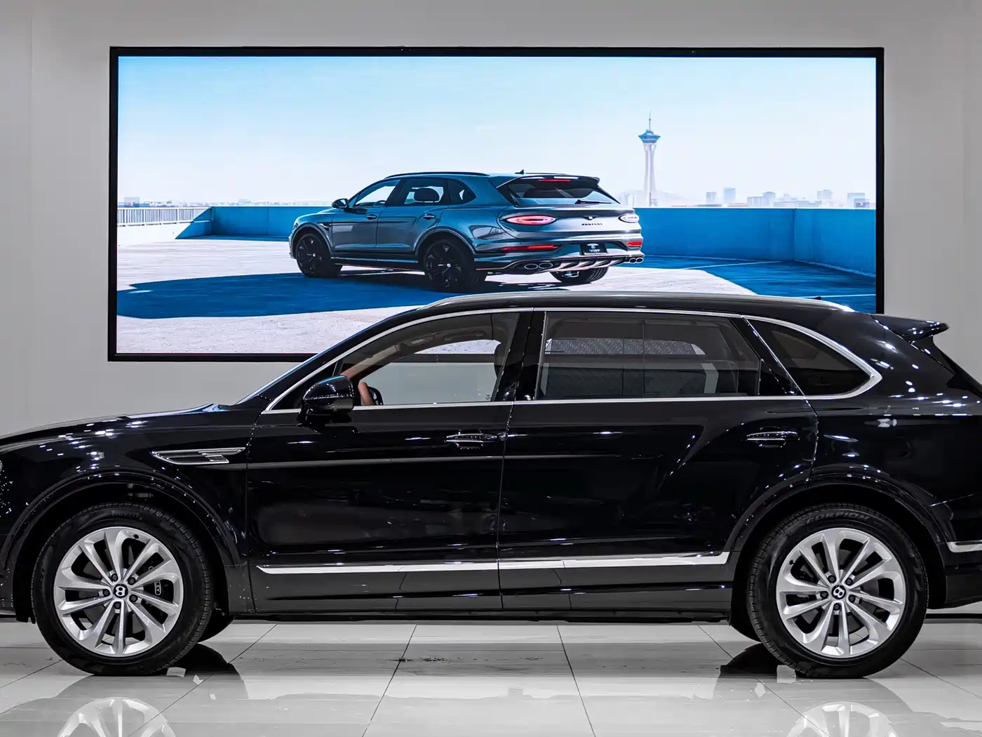 Bentley Bentayga 2025 2024 4.0T V8 Long Wheelbase
