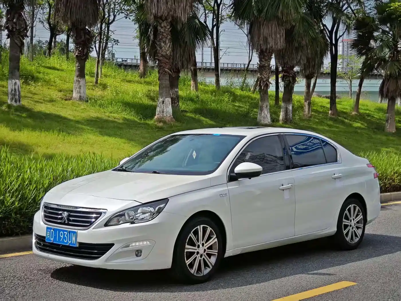 Peugeot 408 2015 Model 1.2T Automatic Luxury Edition
