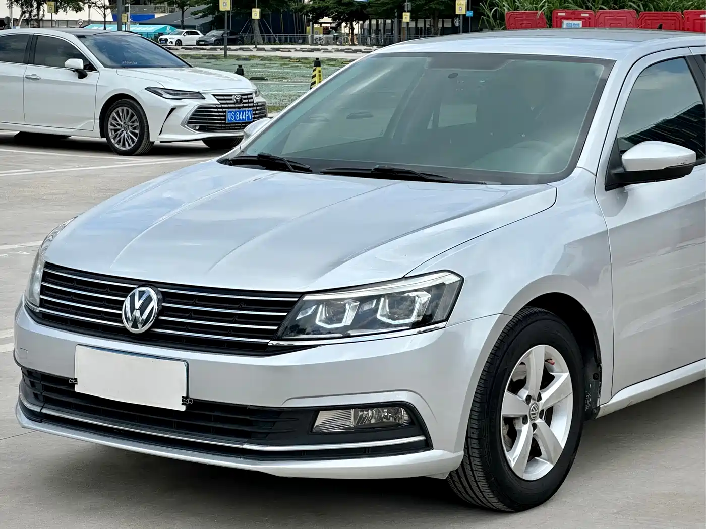 Volkswagen Lavida 2015 1.6L Automatic Trend Edition фото 7
