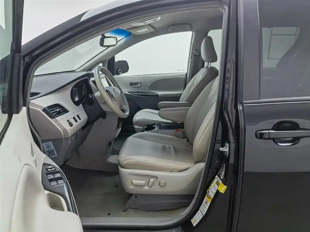 Toyota Sienna 2013 3.5L 4WD Automatic фото 22