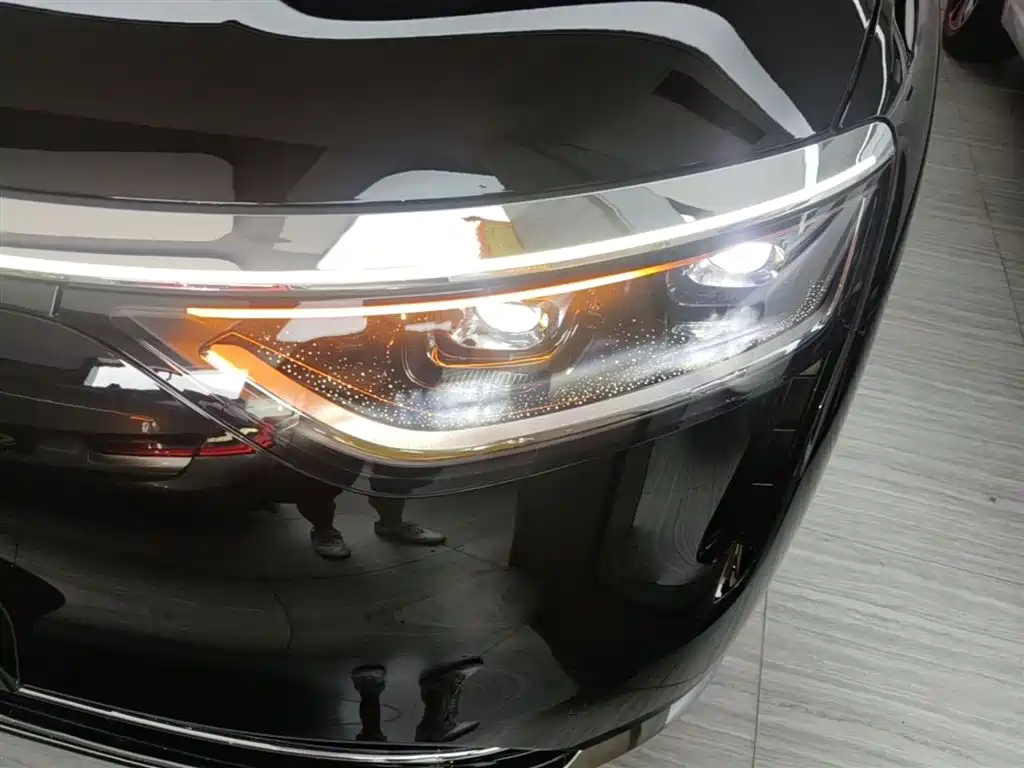 AITO Wenjie AITO M8 2025 Model Extended Range Max Edition 37kWh 6-Seater фото 24