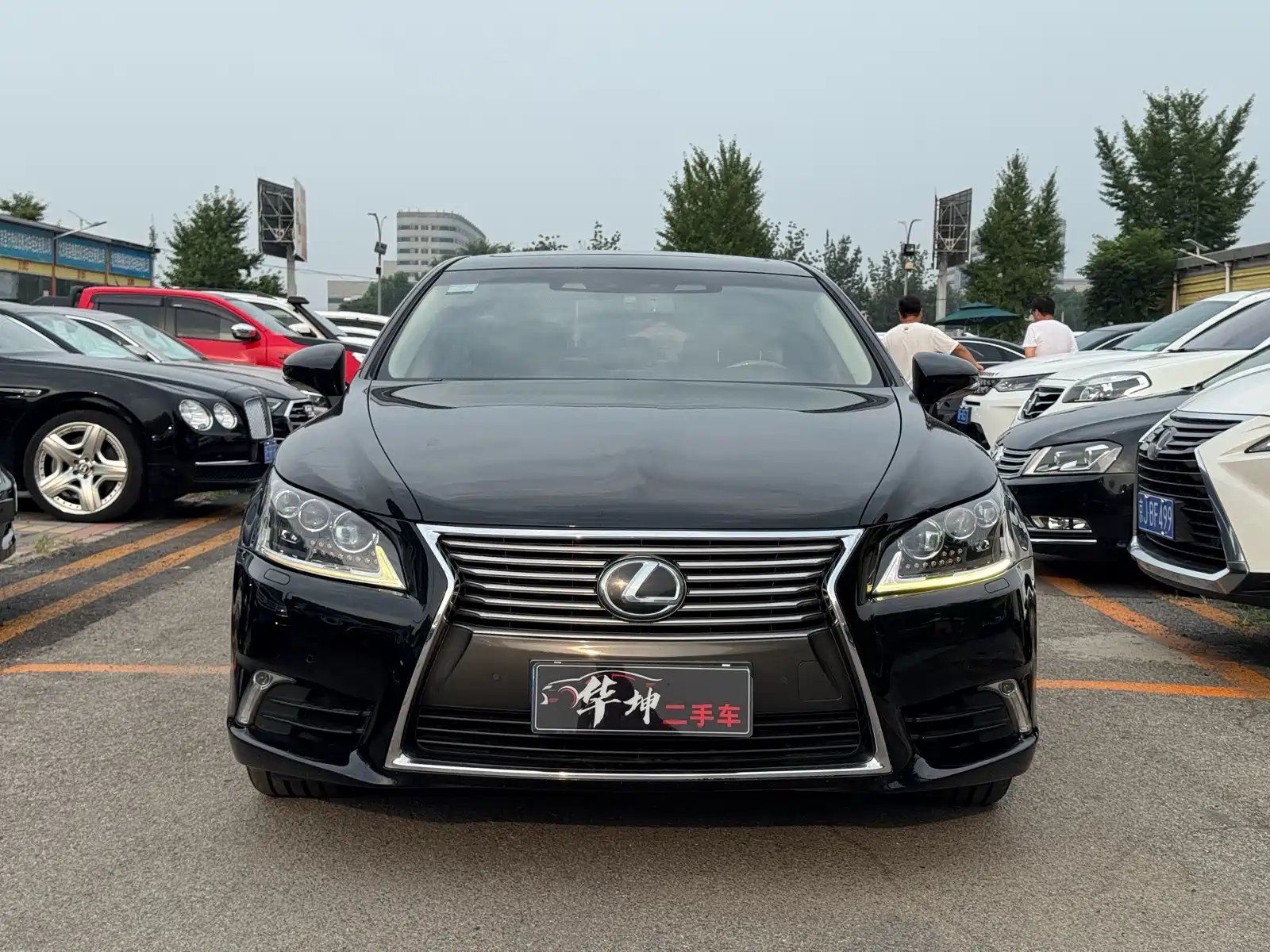 Фото 9 - Lexus LS
