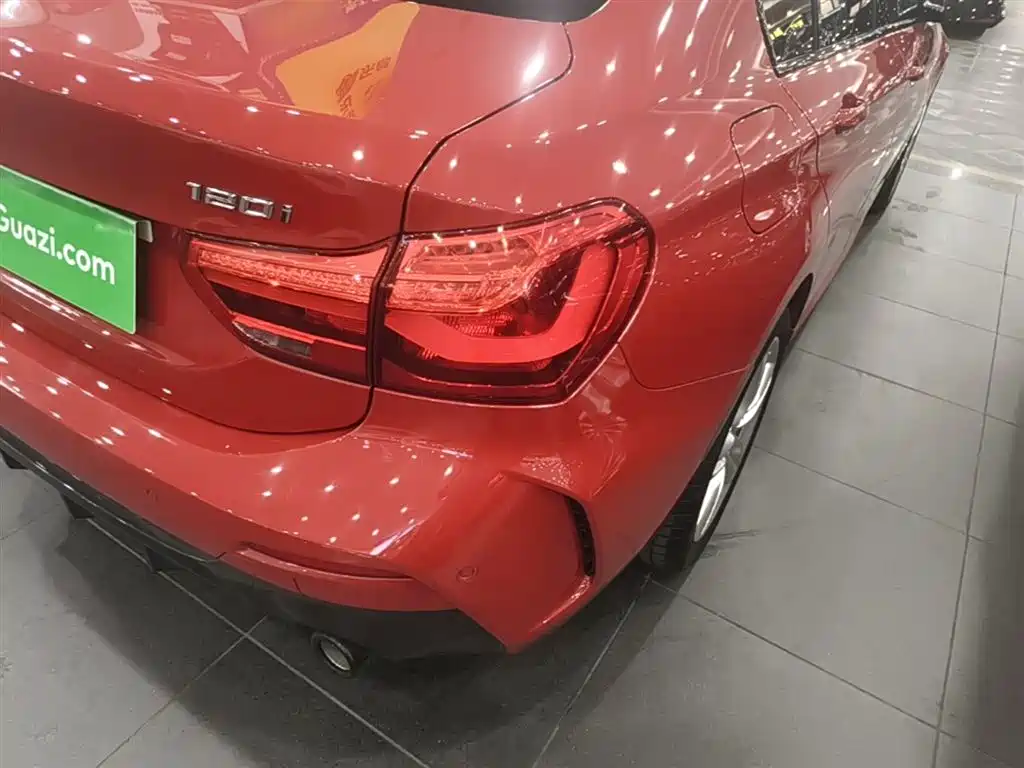 BMW 1 Series 2021 120i M Sport Shadow Edition фото 8