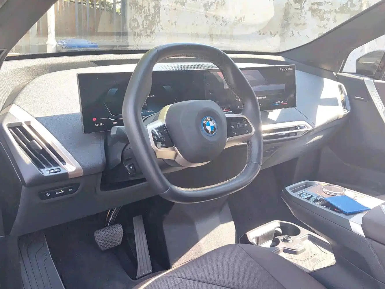 BMW iX 2023 xDrive40 фото 8
