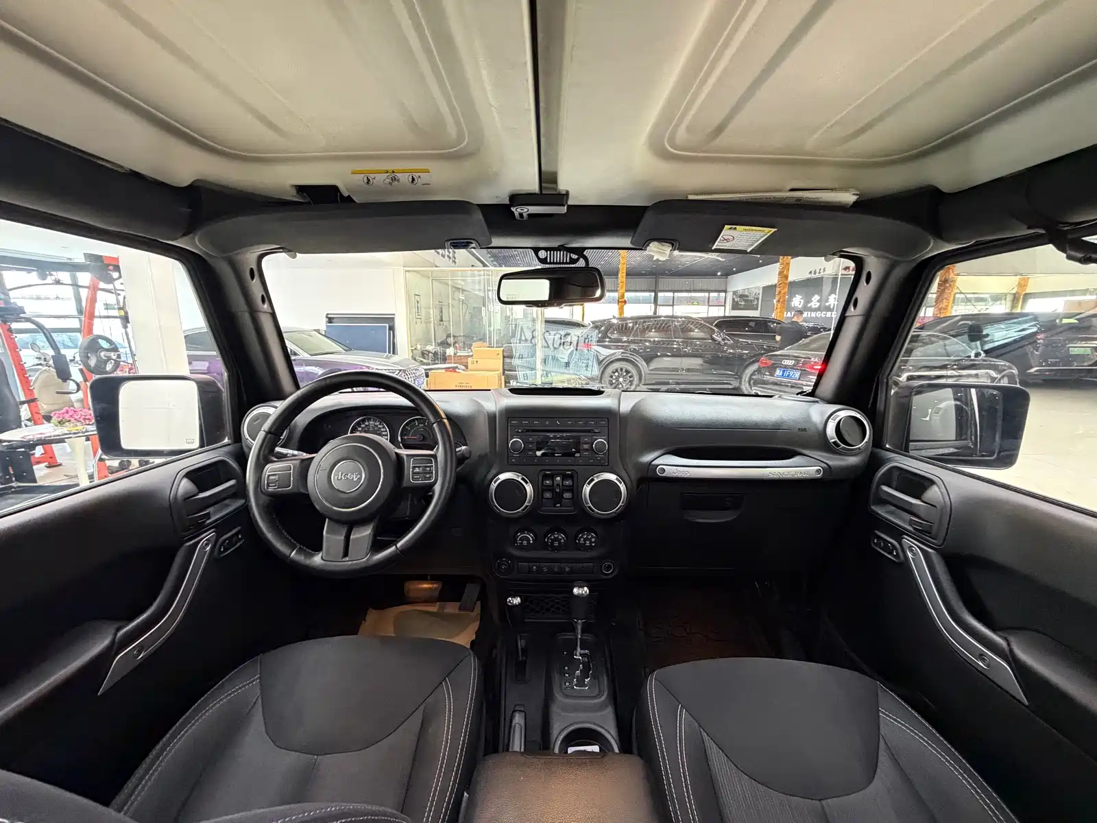 Фото 9 - Jeep Wrangler