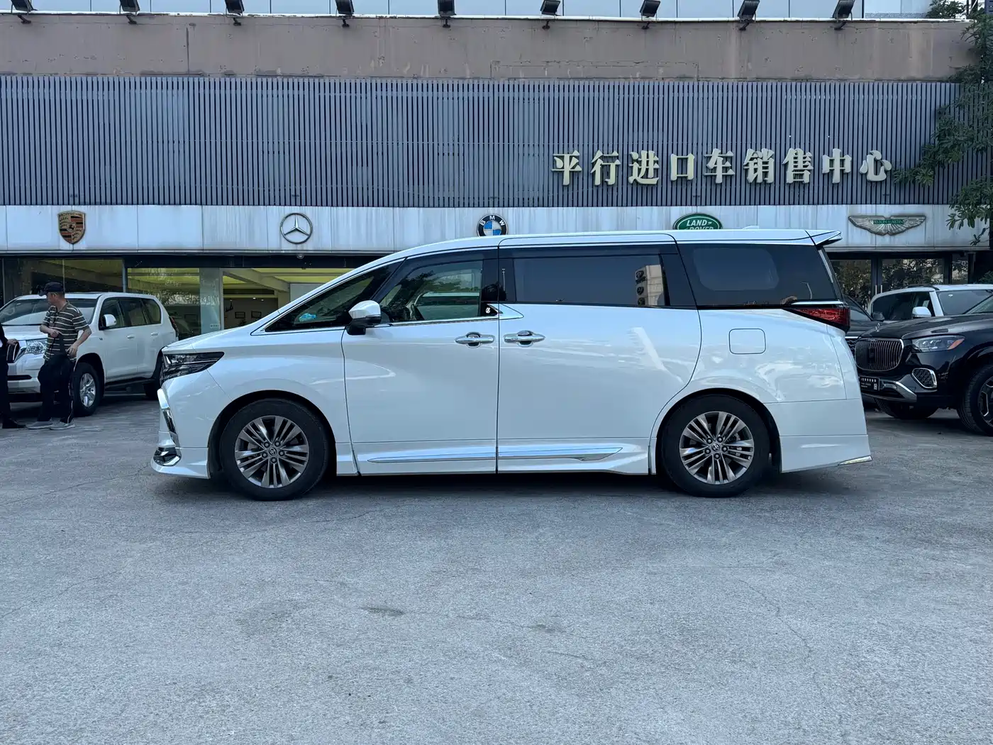 Toyota Alphard 2025 Hybrid 2.5L Prestige Gold Edition фото 4
