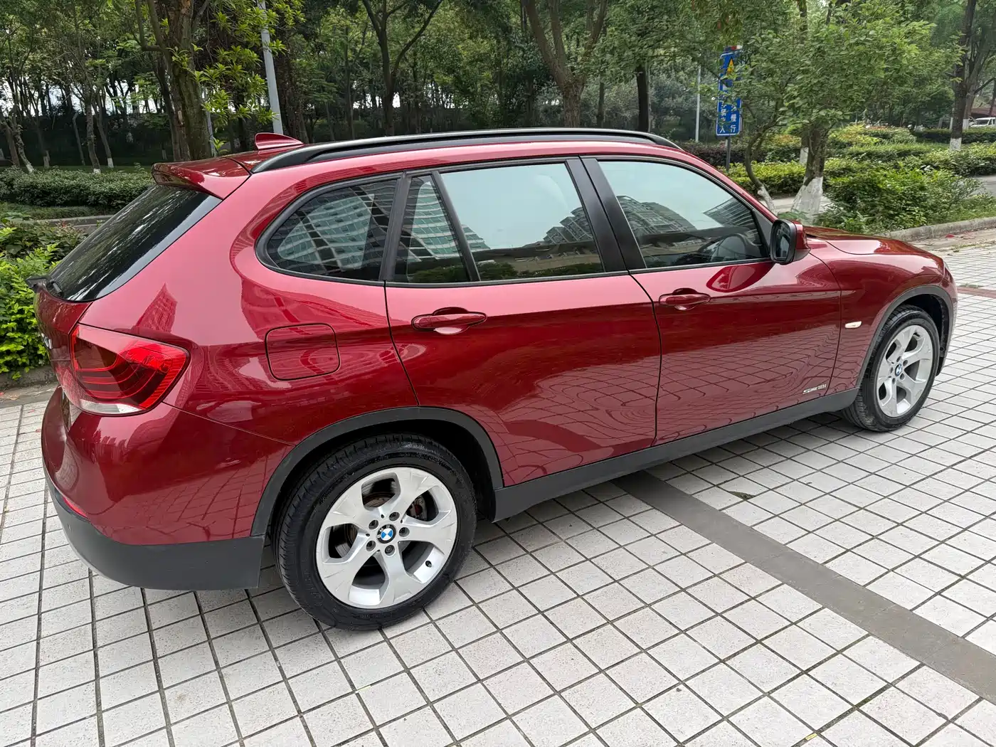 BMW X1 (Import) 2010 sDrive18i Luxury Model фото 3