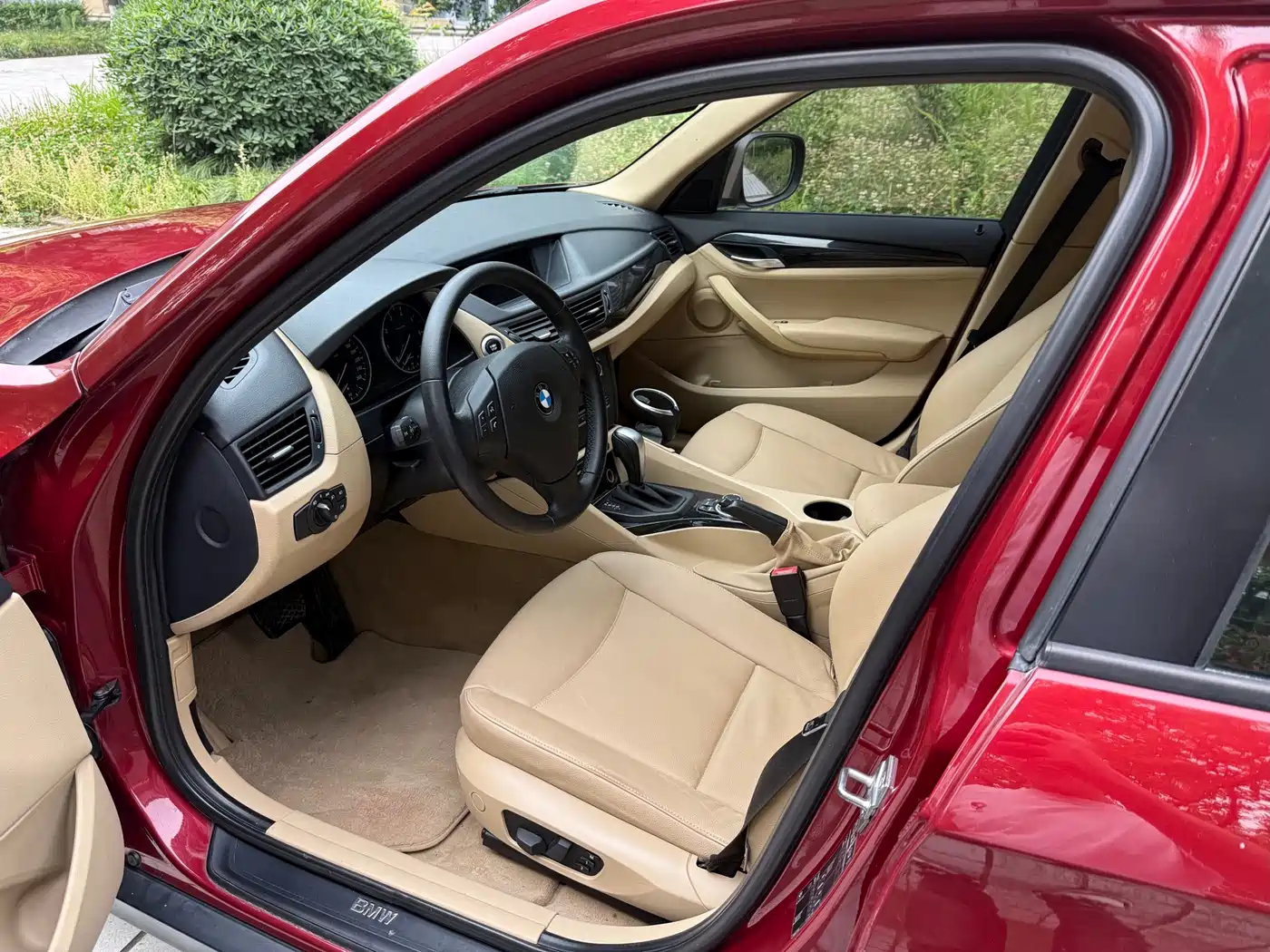 BMW X1 (Import) 2010 sDrive18i Luxury Model фото 10