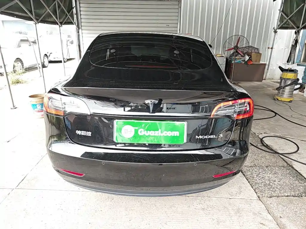 Фото 6 - Tesla Model 3