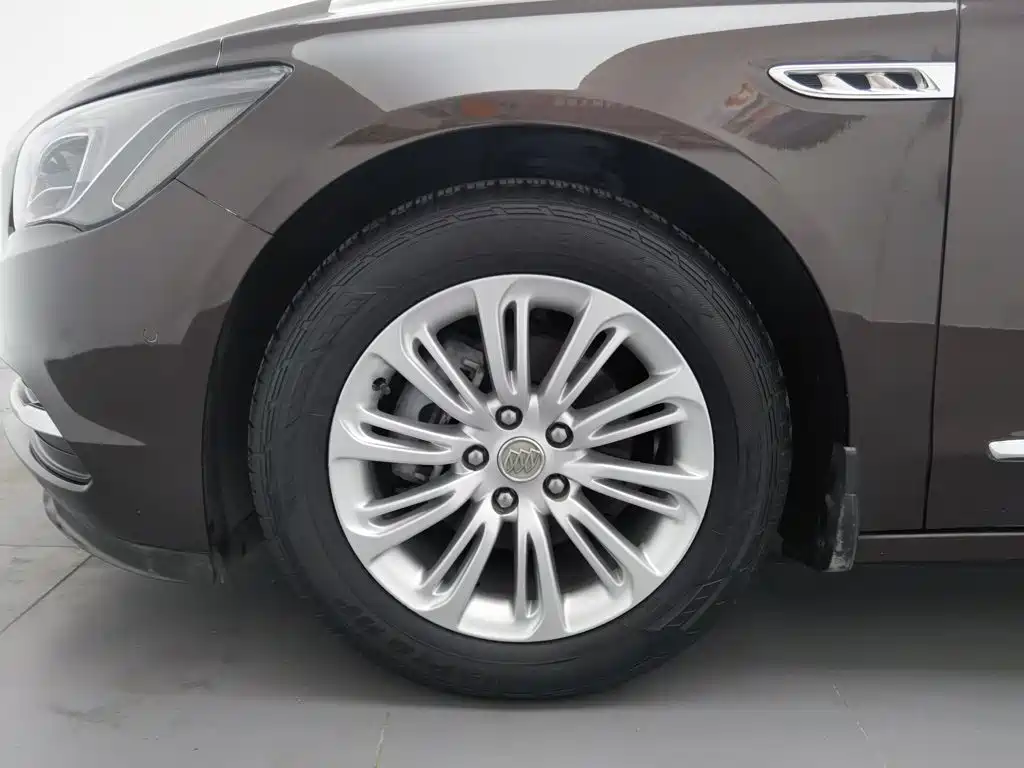 Фото 17 - Buick LaCrosse