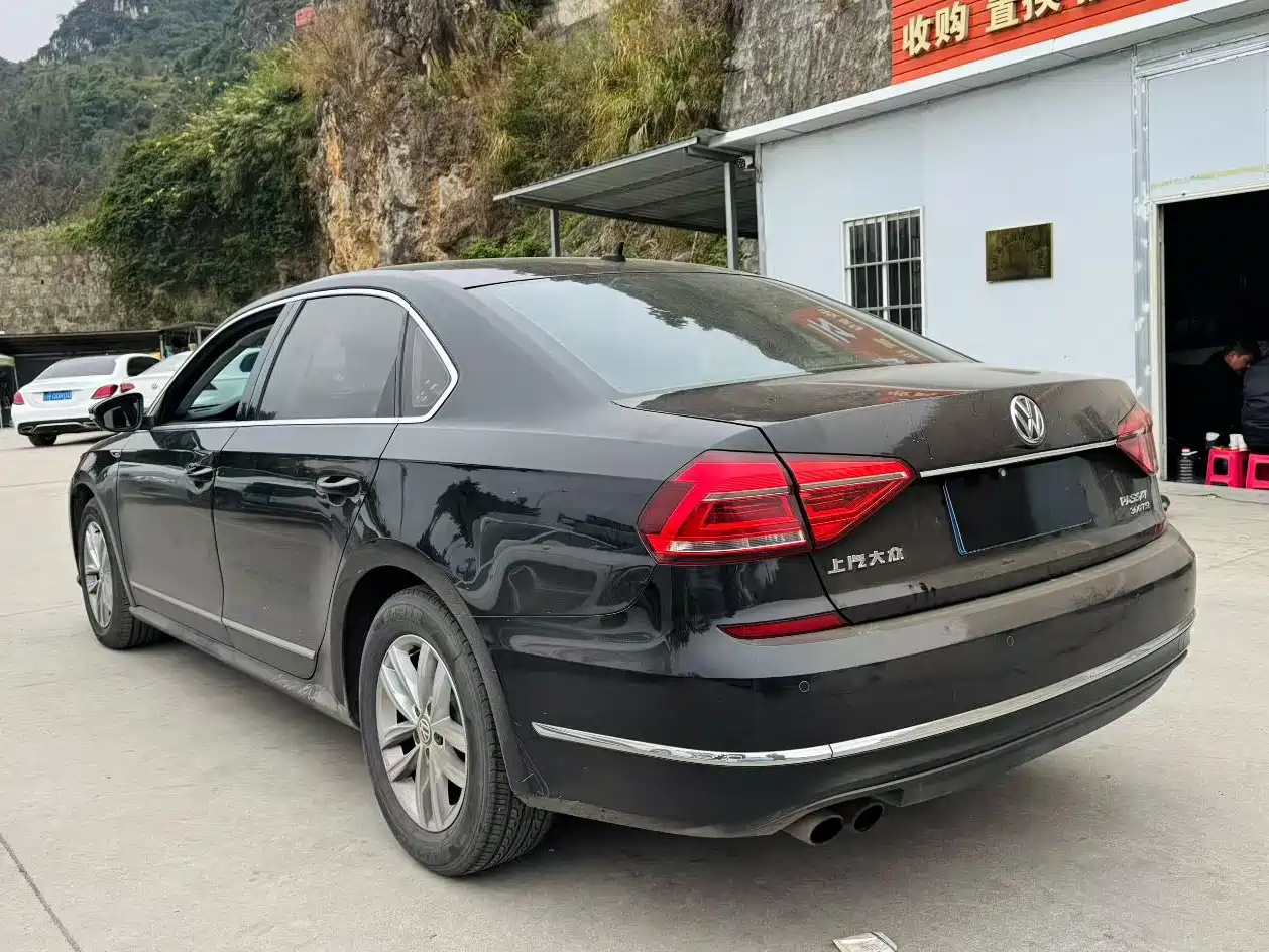Volkswagen Passat 2015 1.8TSI DSG Elegance Edition фото 7