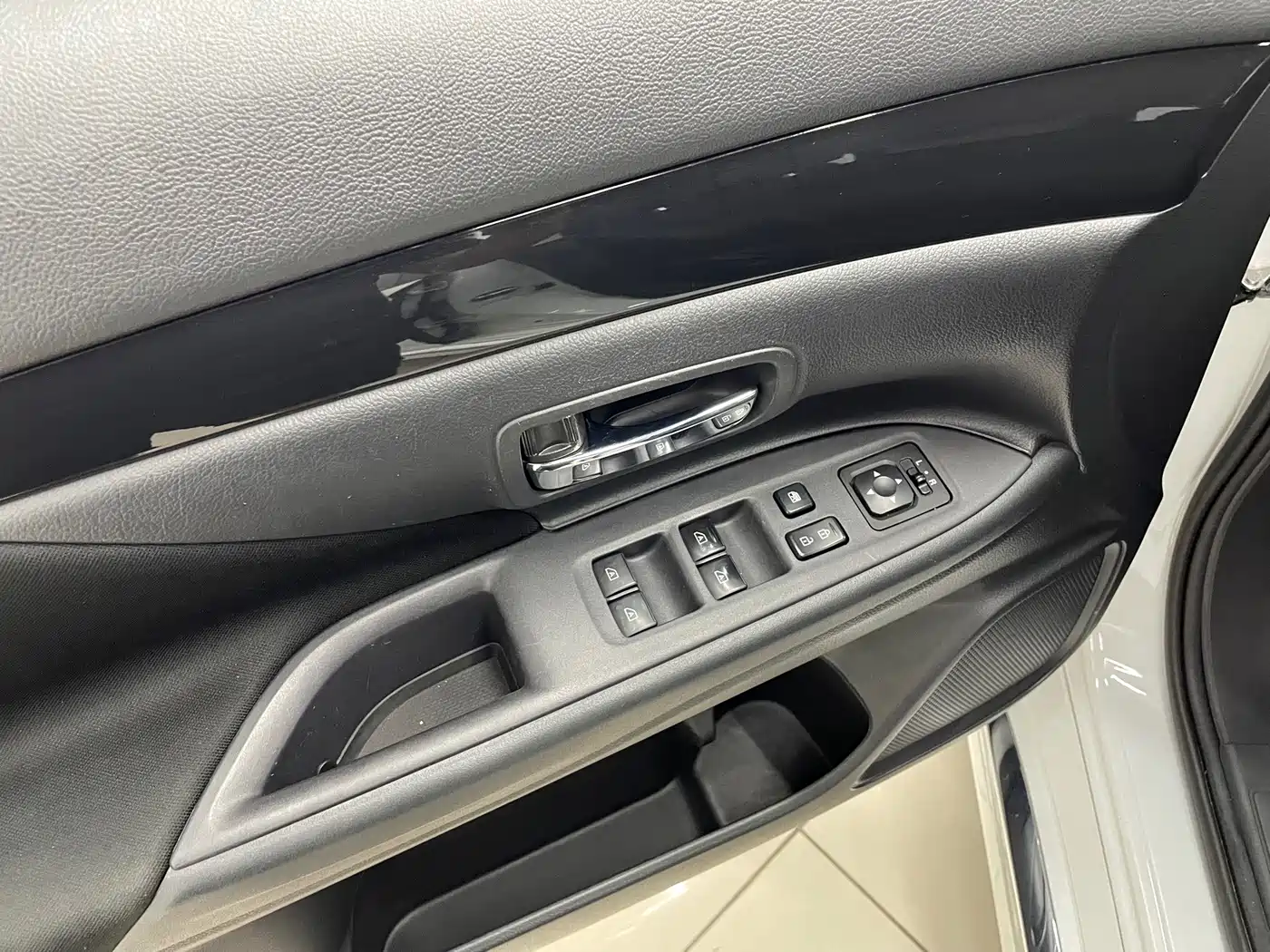 Mitsubishi Outlander 2022 2021 Facelift 2.0L 2WD Comfort Edition 5-Seater
