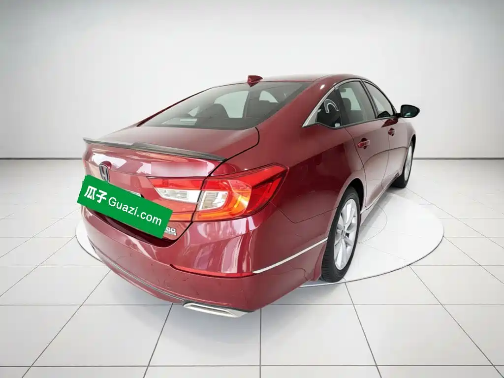 Фото 4 - Honda Accord