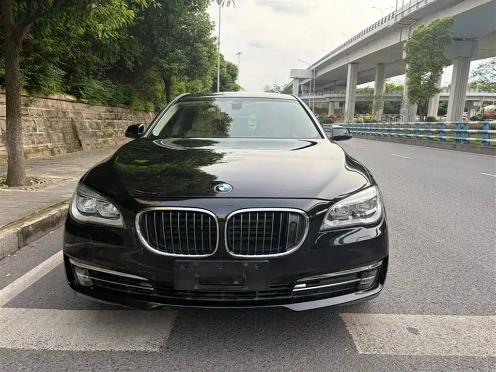 BMW 7 Series 2013 Model 740Li Luxury фото 3