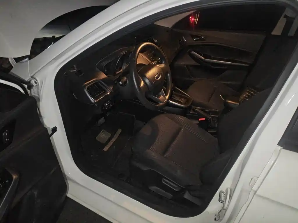 صورة 17 - Ford Escort