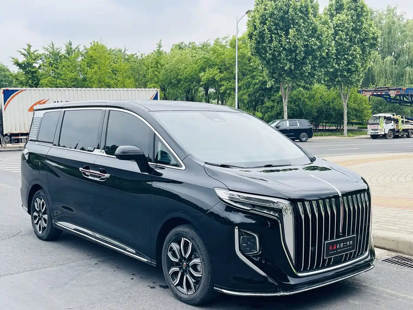 Hongqi HQ9 2023 2.0T Smart Connect Flag Enjoy Edition фото 2