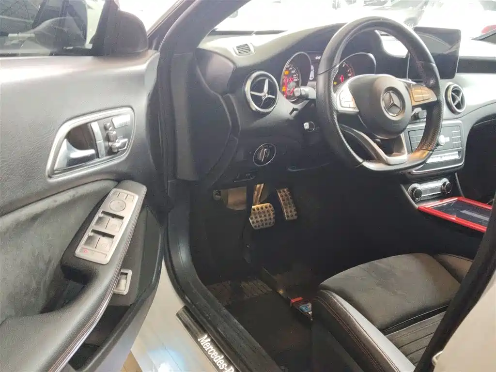 Mercedes-Benz CLA (Import) 2018 CLA 220 4MATIC фото 16