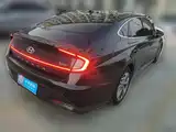 Photo 2 - Hyundai Sonata