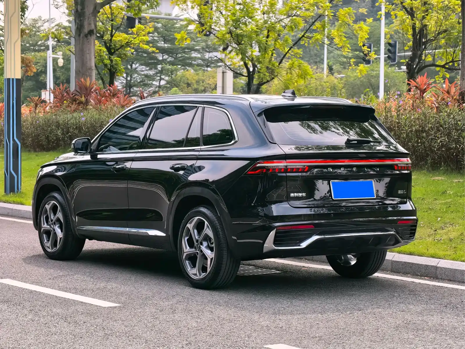 Фото 16 - Geely Monjaro