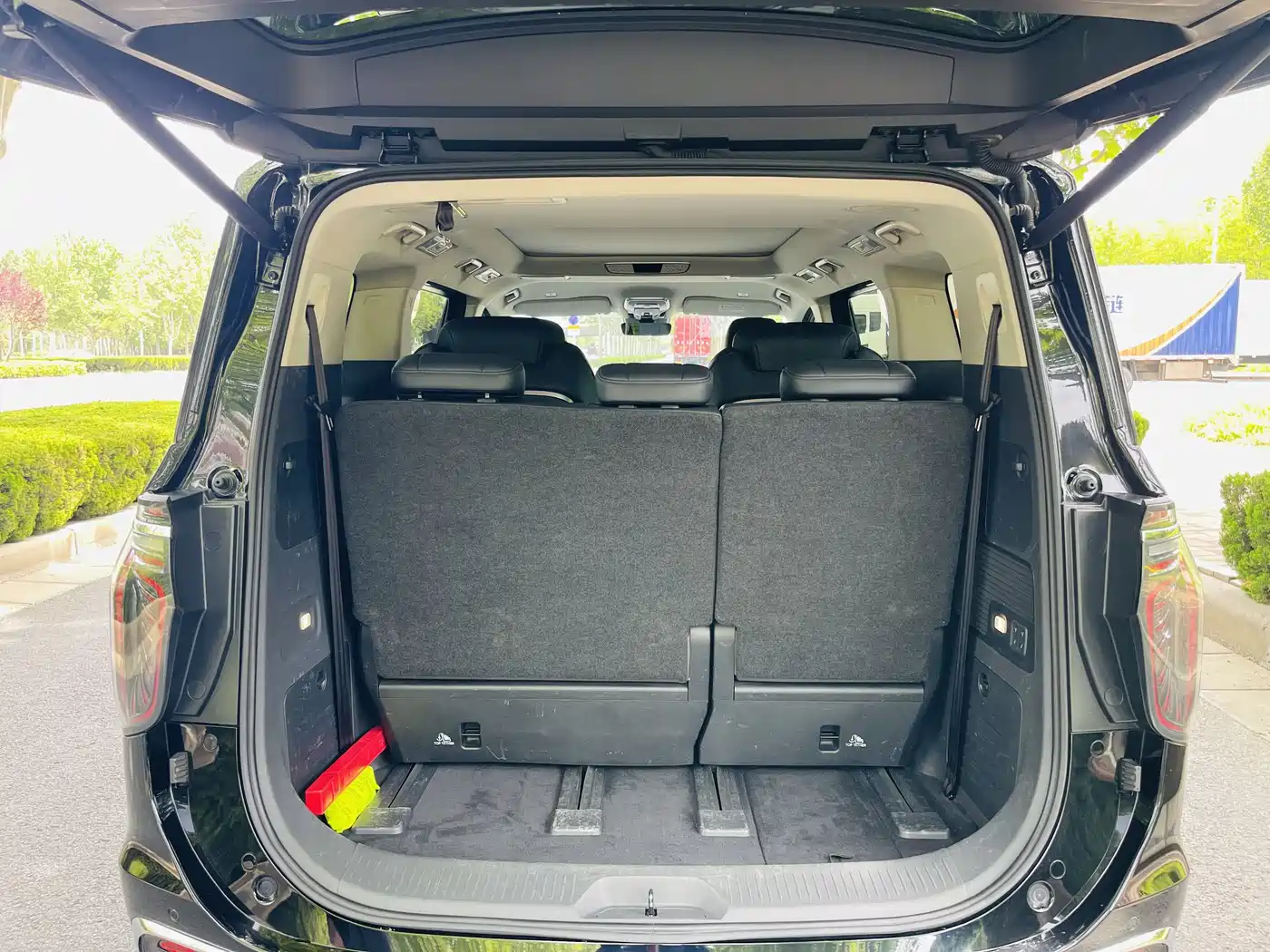 Hongqi HQ9 2023 2.0T Smart Connect Flag Enjoy Edition фото 24