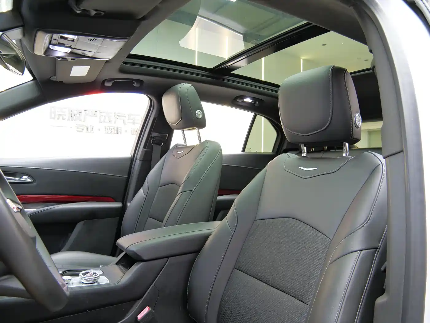 Cadillac XT4 2018 Model 28T 2WD Technology фото 10