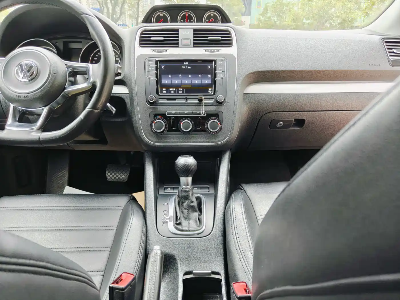 Volkswagen Scirocco 2015 1.4TSI Trend Edition фото 16