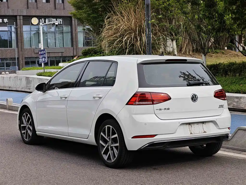 Volkswagen Golf 2020 200TSI DSG Comfort фото 4