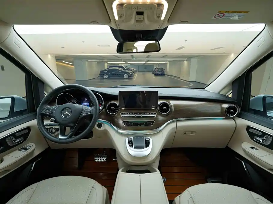 Mercedes-Benz V-Class 2020 Model V 260 L Long Wheelbase Luxury фото 20