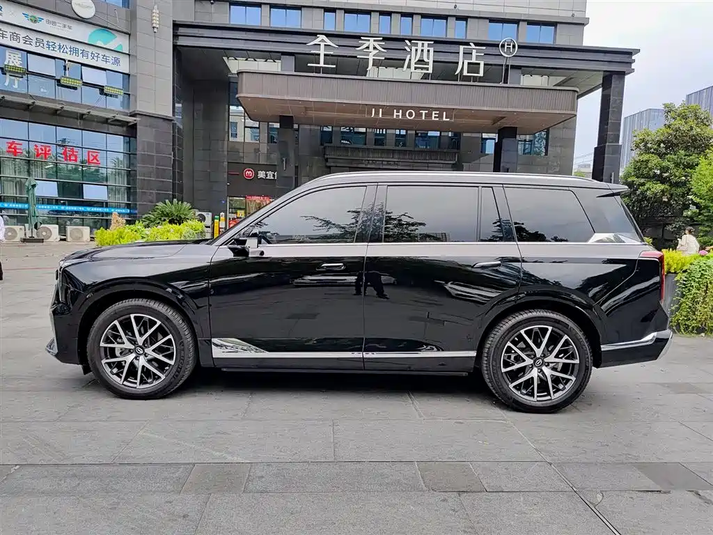 GAC Trumpchi Trumpchi GS8 2022 Hybrid Series 2.0TM 4WD Premium Edition (7-Seater) фото 3