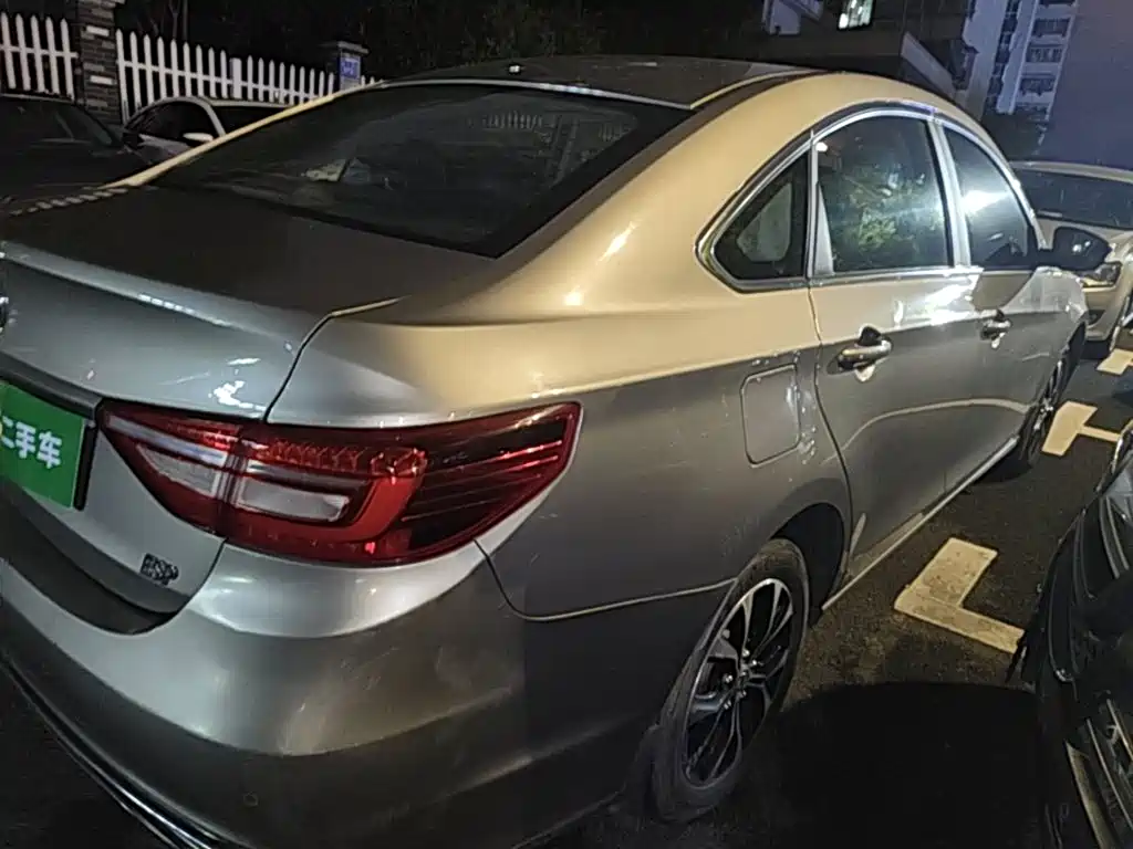 Dongfeng Fengxing Jingyi S50 2017 2017 1.5L Manual Premium